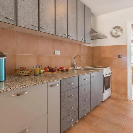 Two-bedroom Holiday In Semesterbostad Ždrelac
