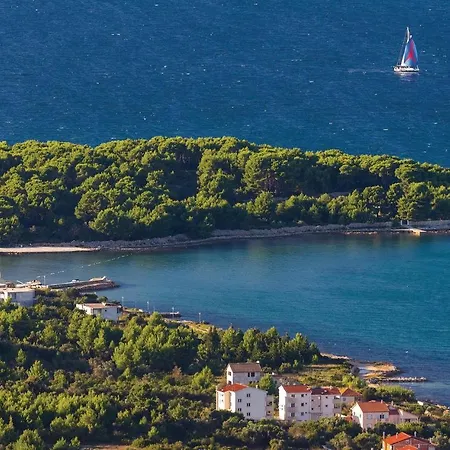 Two-bedroom Holiday In Ždrelac