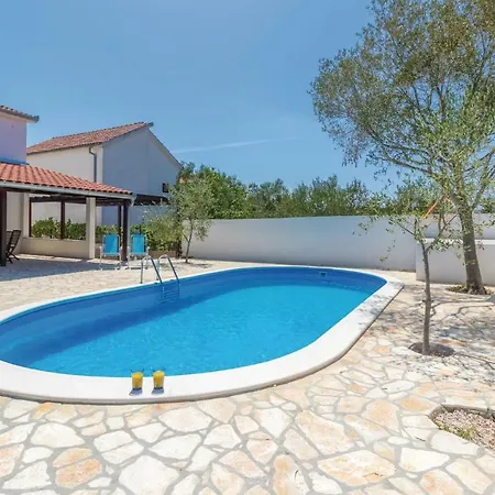 Two-bedroom Holiday In * Ždrelac